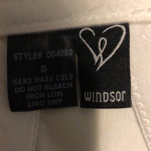 Small pink stain on back not really noticeable - Picture 3 of 3